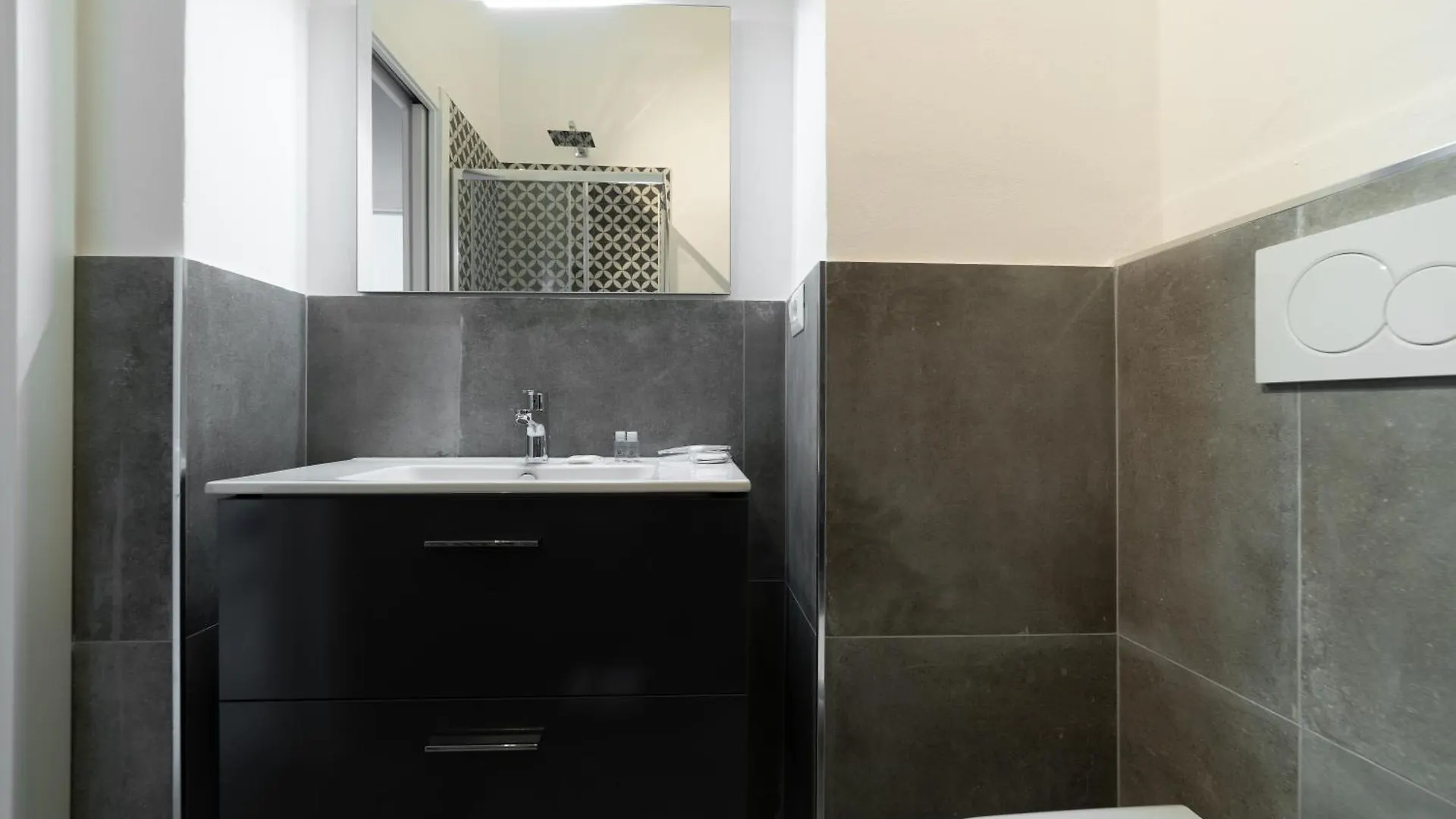15Min To Duomo, Modern 1 Bedrm Flat Ac, 5G Wifi Apartment Milan Italy