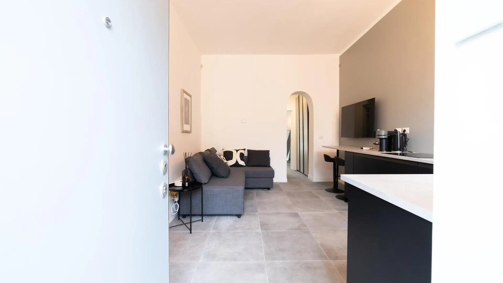15Min To Duomo, Modern 1 Bedrm Flat Ac, 5G Wifi Apartment Milan