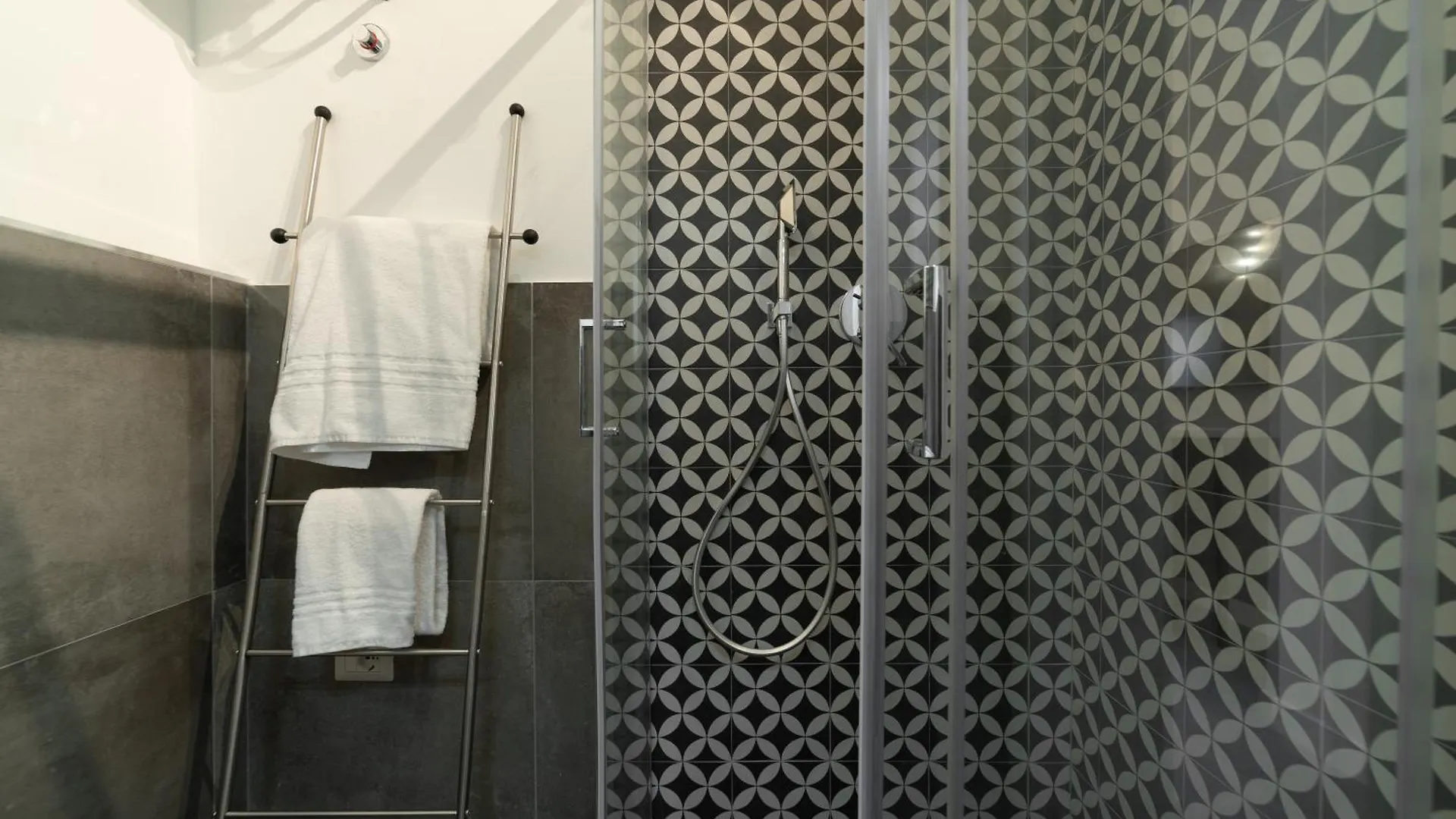 15Min To Duomo, Modern 1 Bedrm Flat Ac, 5G Wifi Apartment Milan Italy
